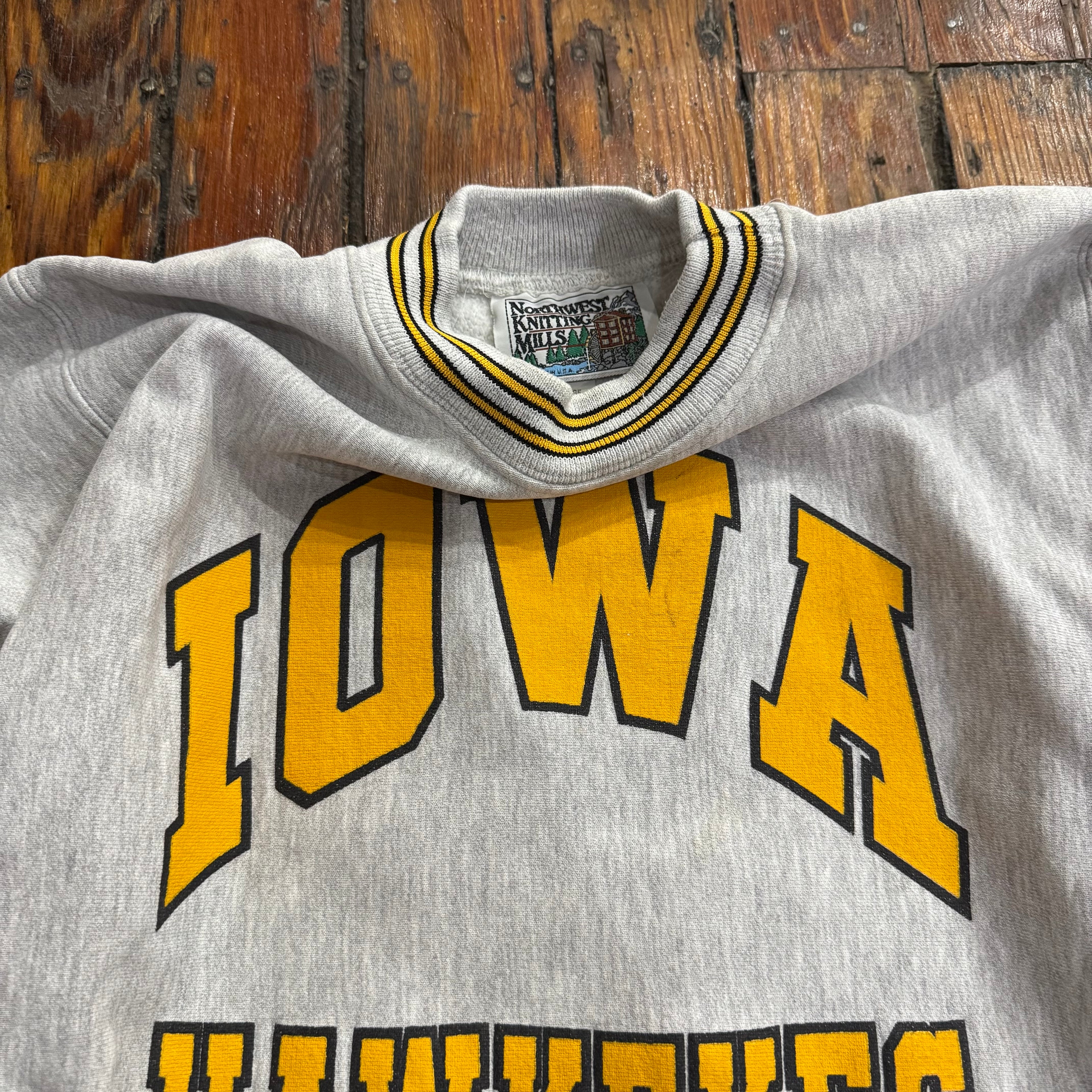 Vintage Iowa Hawkeyes SpellOut CrewNeck Sz L