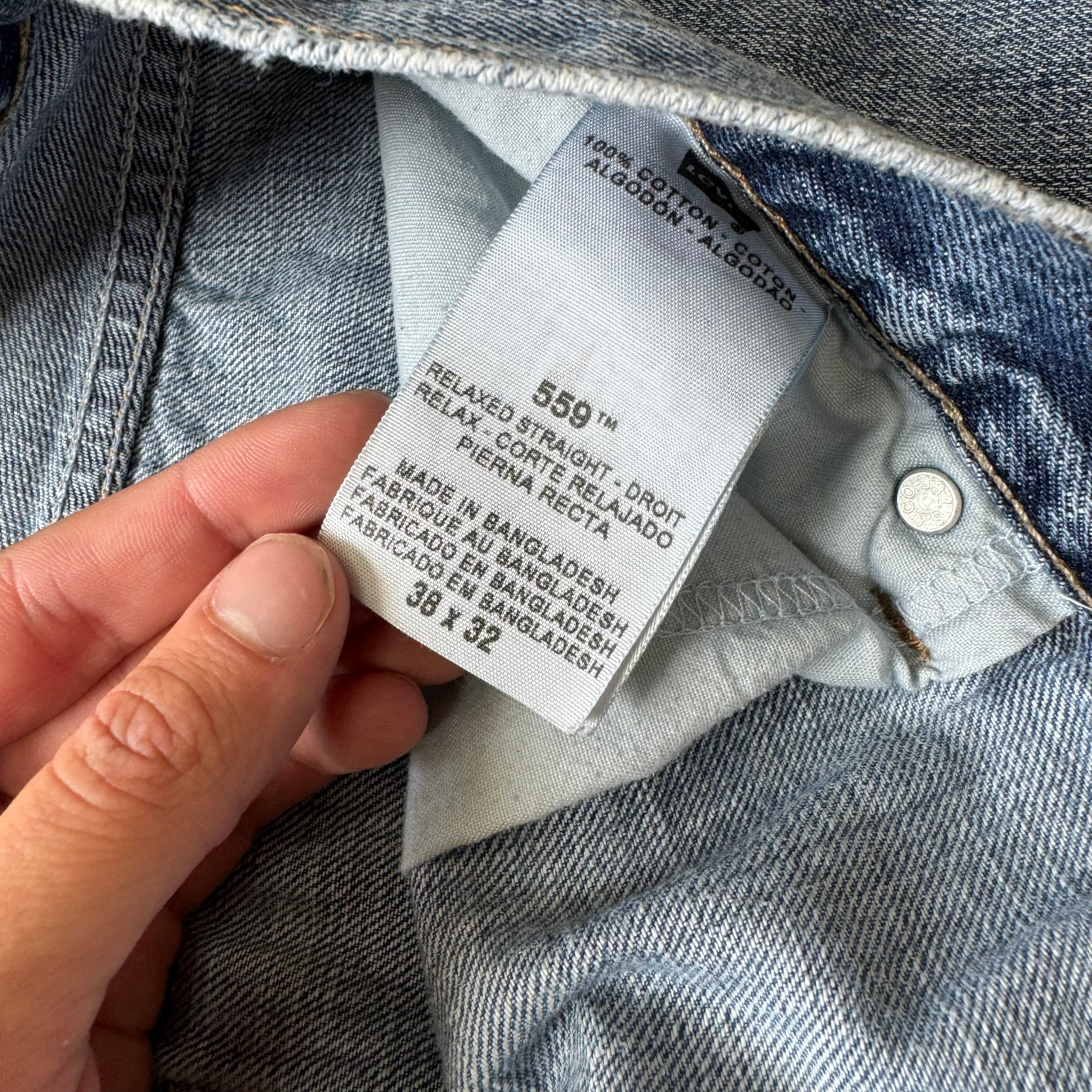 Y2K Levi 559 Thrashed Denim Jeans Sz 38x32