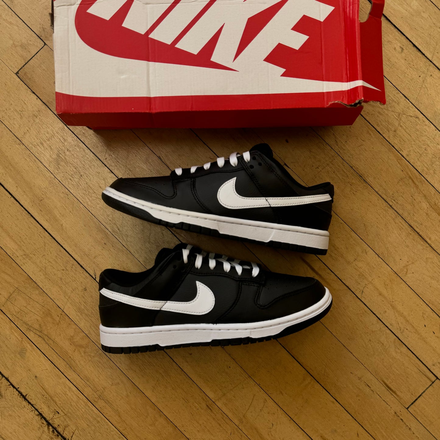 Nike Dunk Low Black / White Sz 8 (DS)