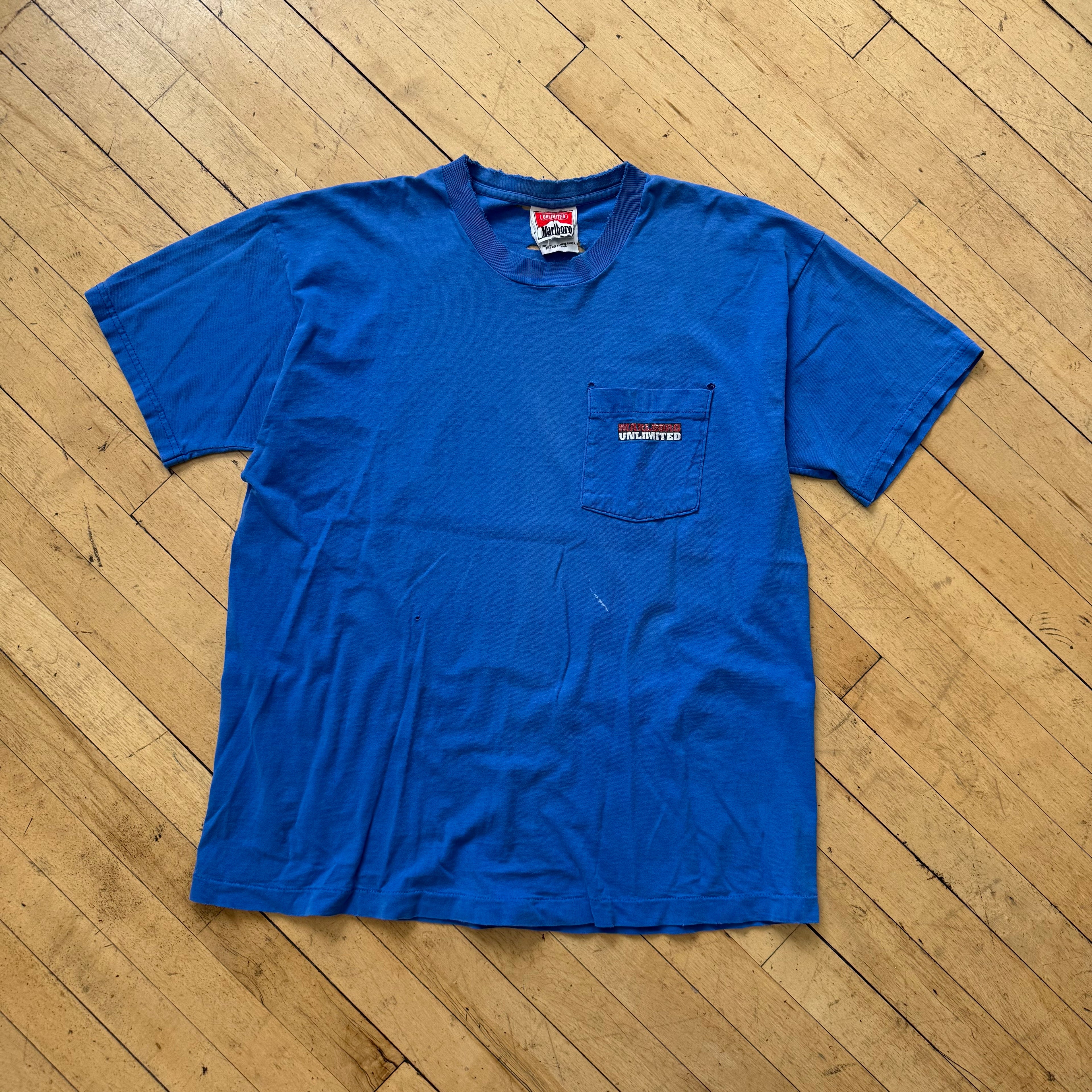 Vintage Thrashed Marlboro Unlimited Wolf T-shirt Sz XL