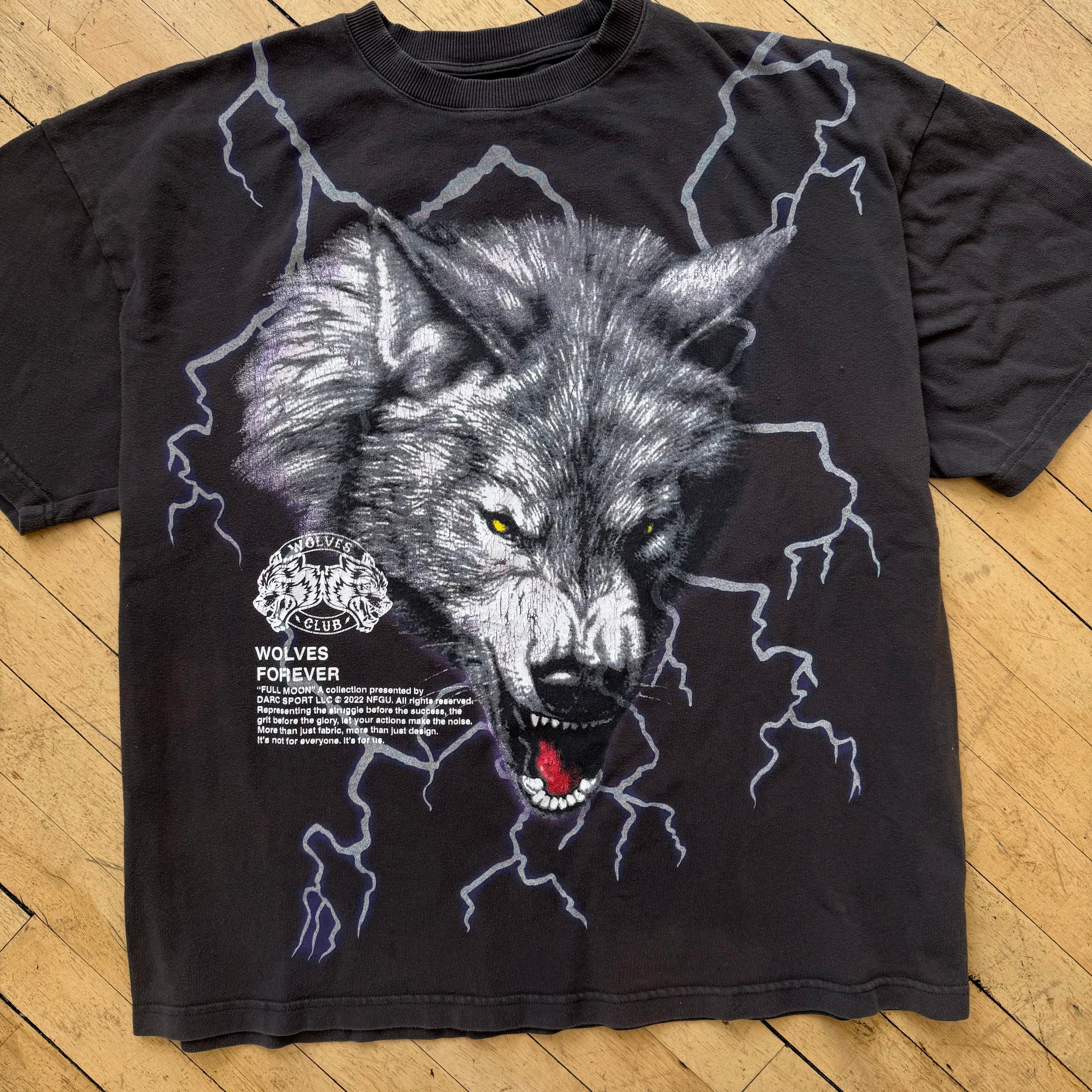 Wolves Club Lighting T-shirt Sz L