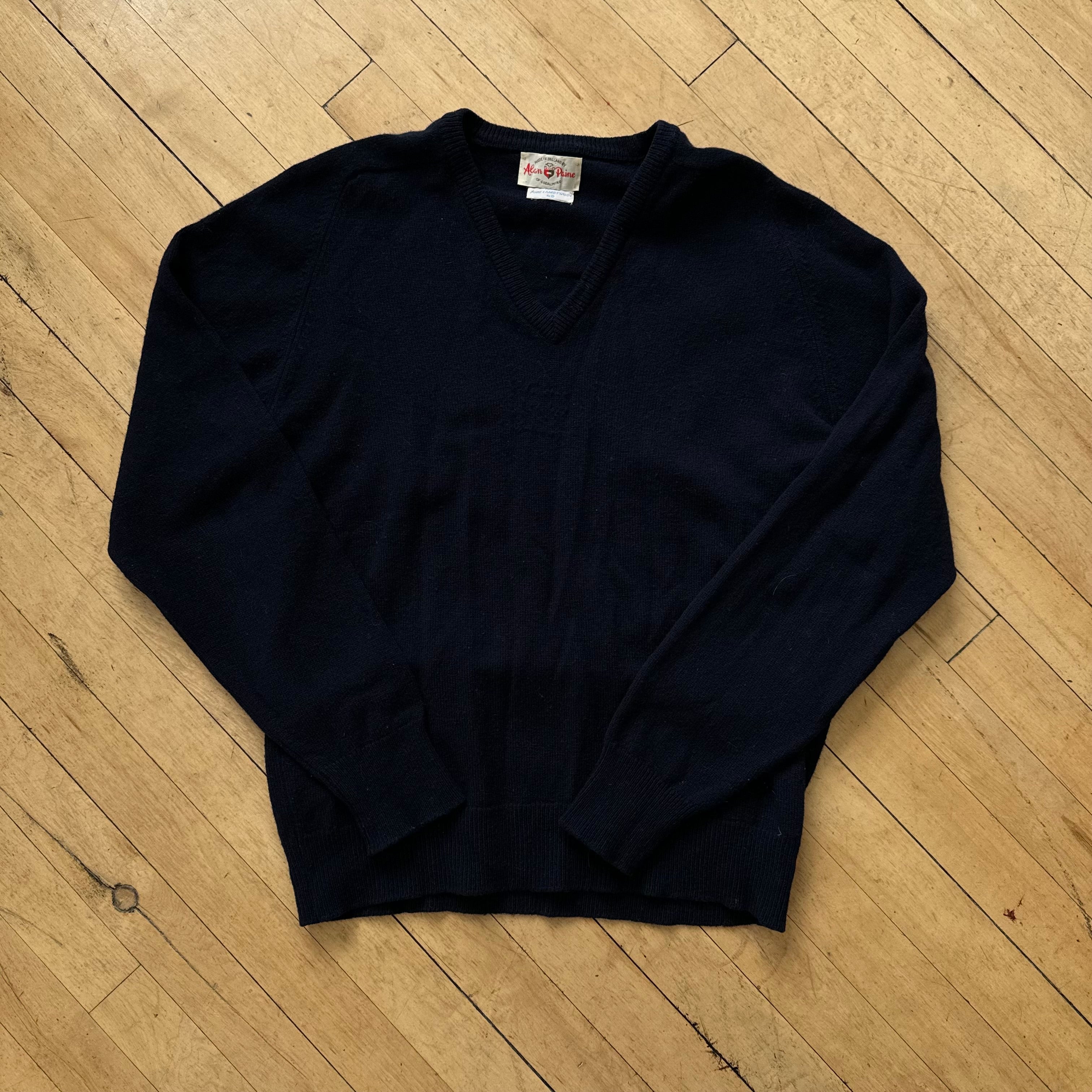 Vintage V-Neck Alan Paine Sweater Sz M