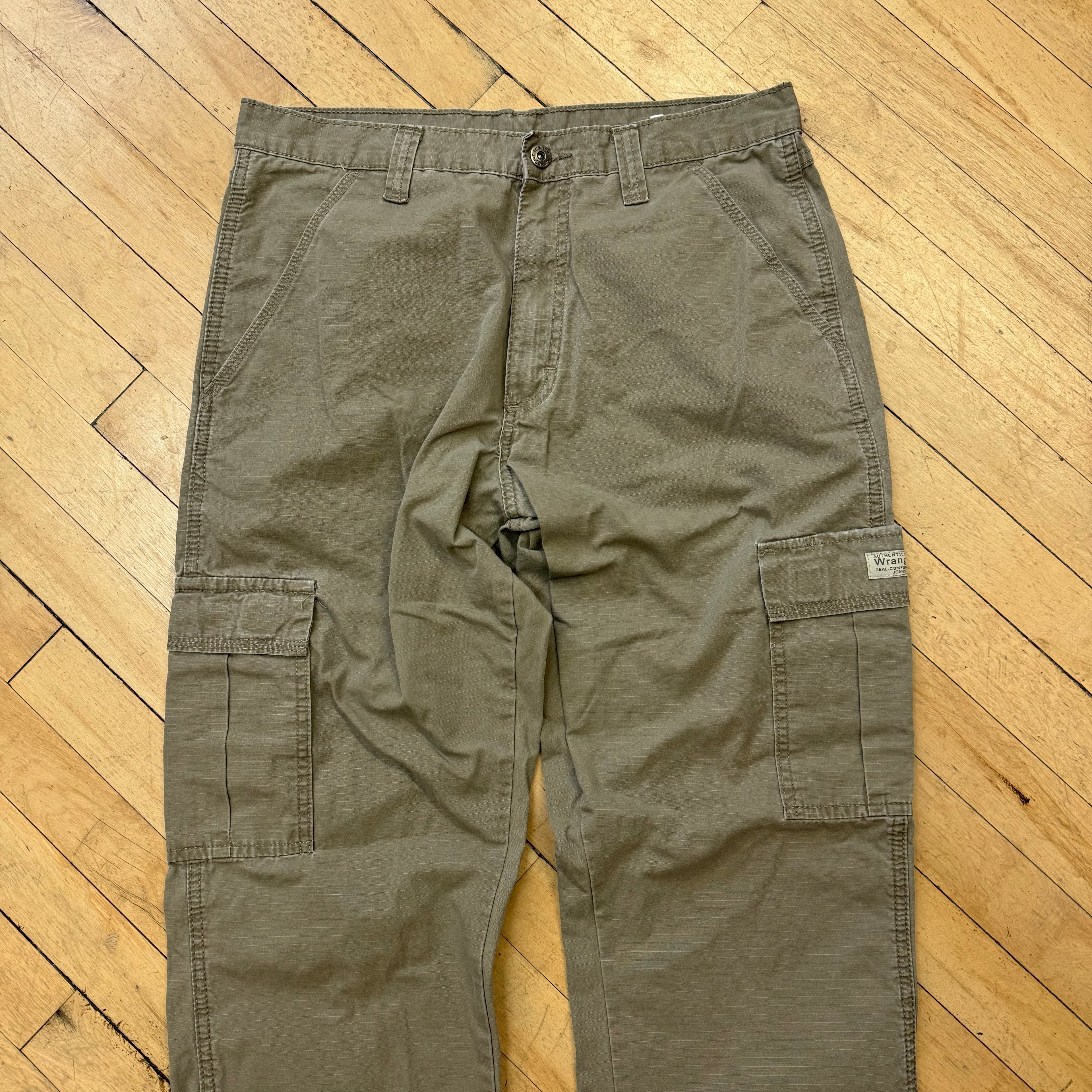 Vintage Wrangler Cargo Kahki pants Sz 32x30