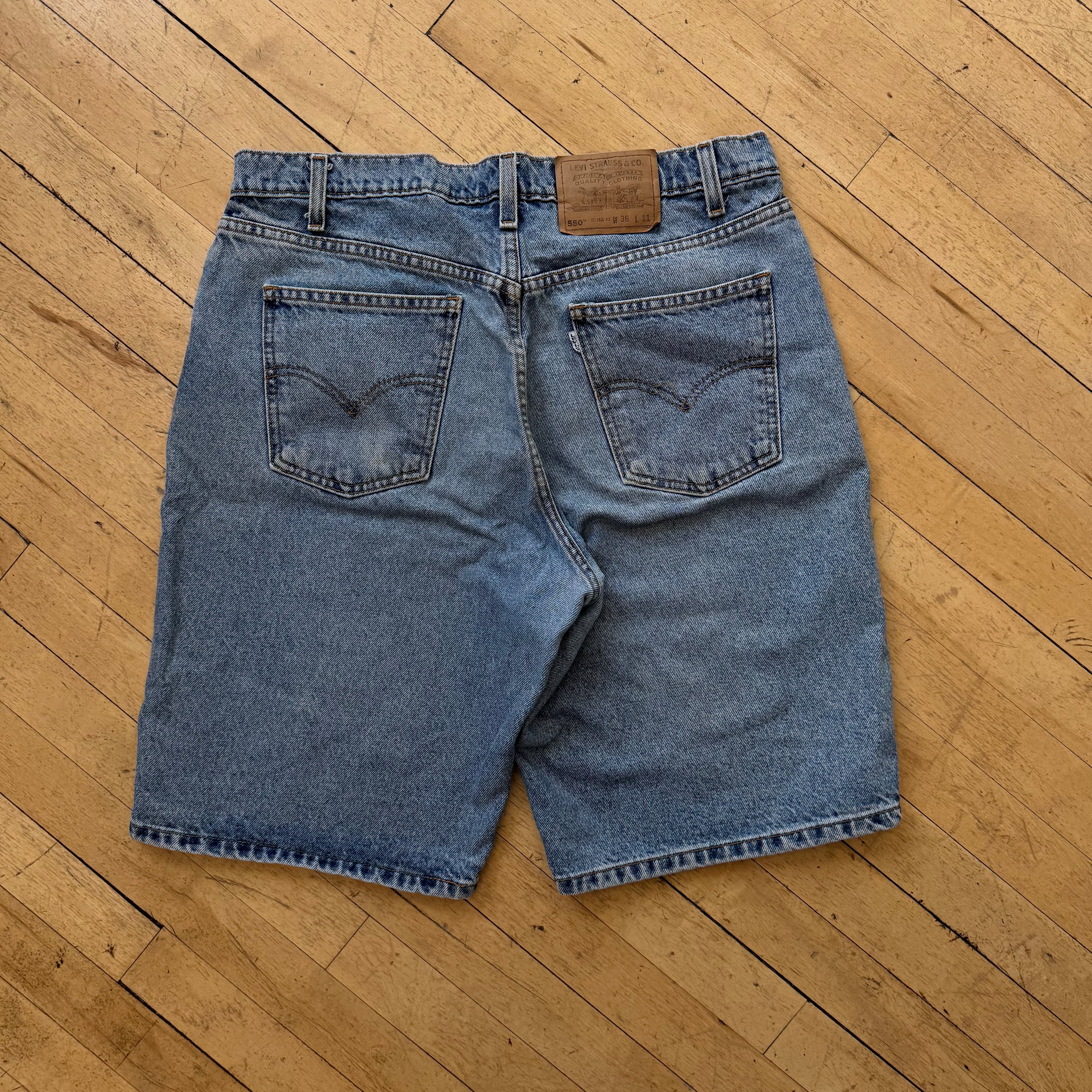 Vintage Levi 550 Denim Jean Shorts Sz 36