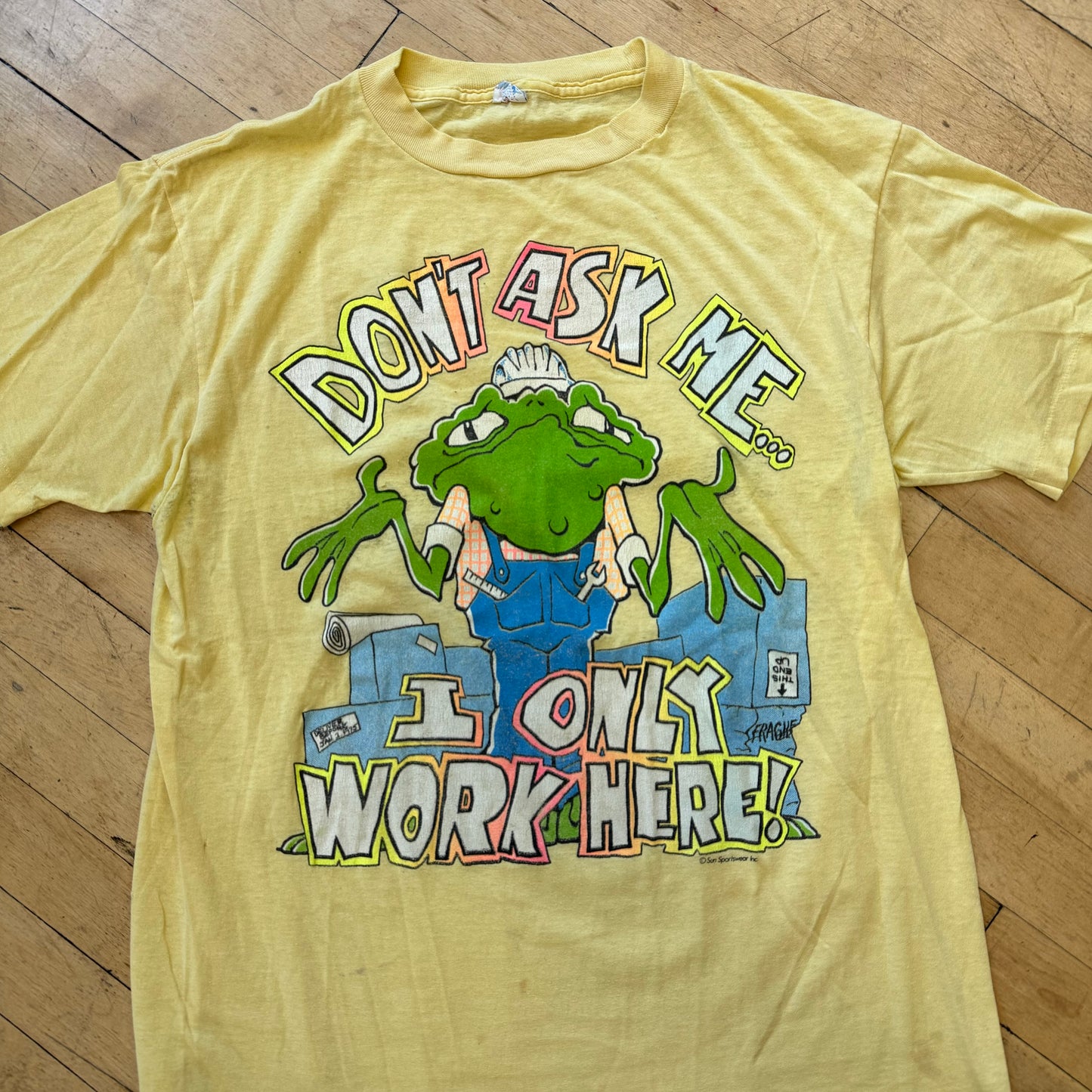 Vintage Don’t Ask me I just Work Here T-shirt Sz M