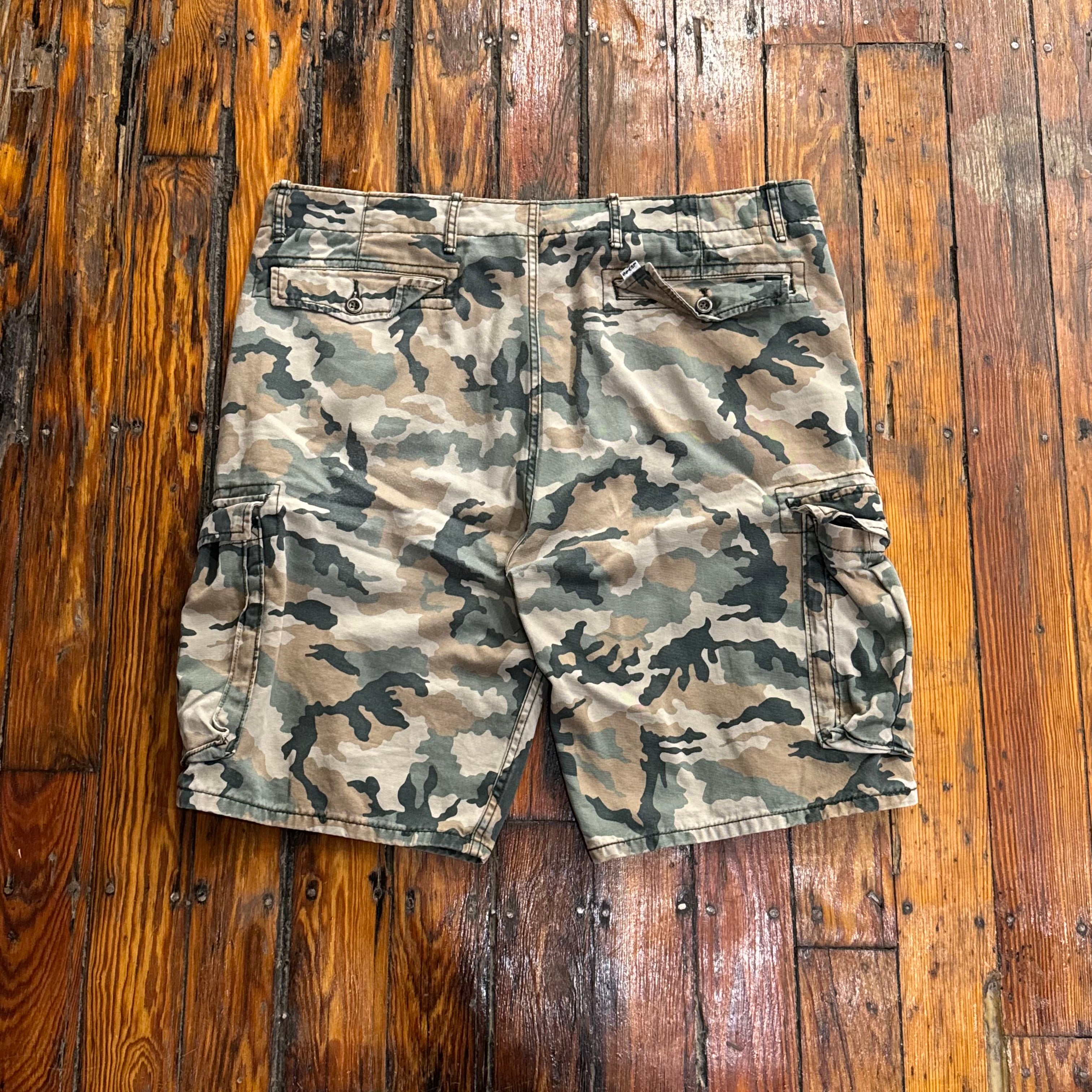 Y2K Camo Levi Cargo Shorts Sz 38