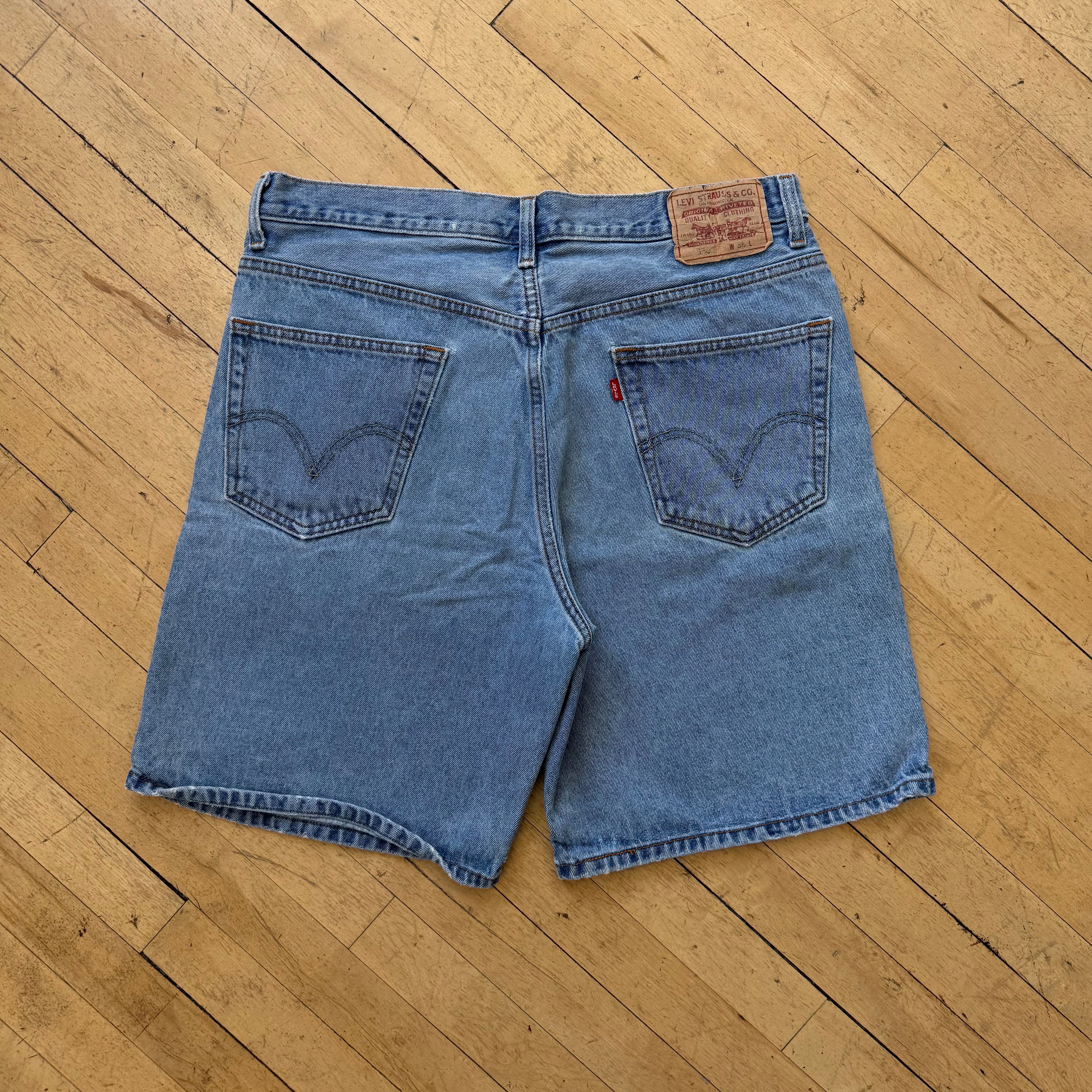 Vintage Levi 550 Denim Jean Shorts Sz 36