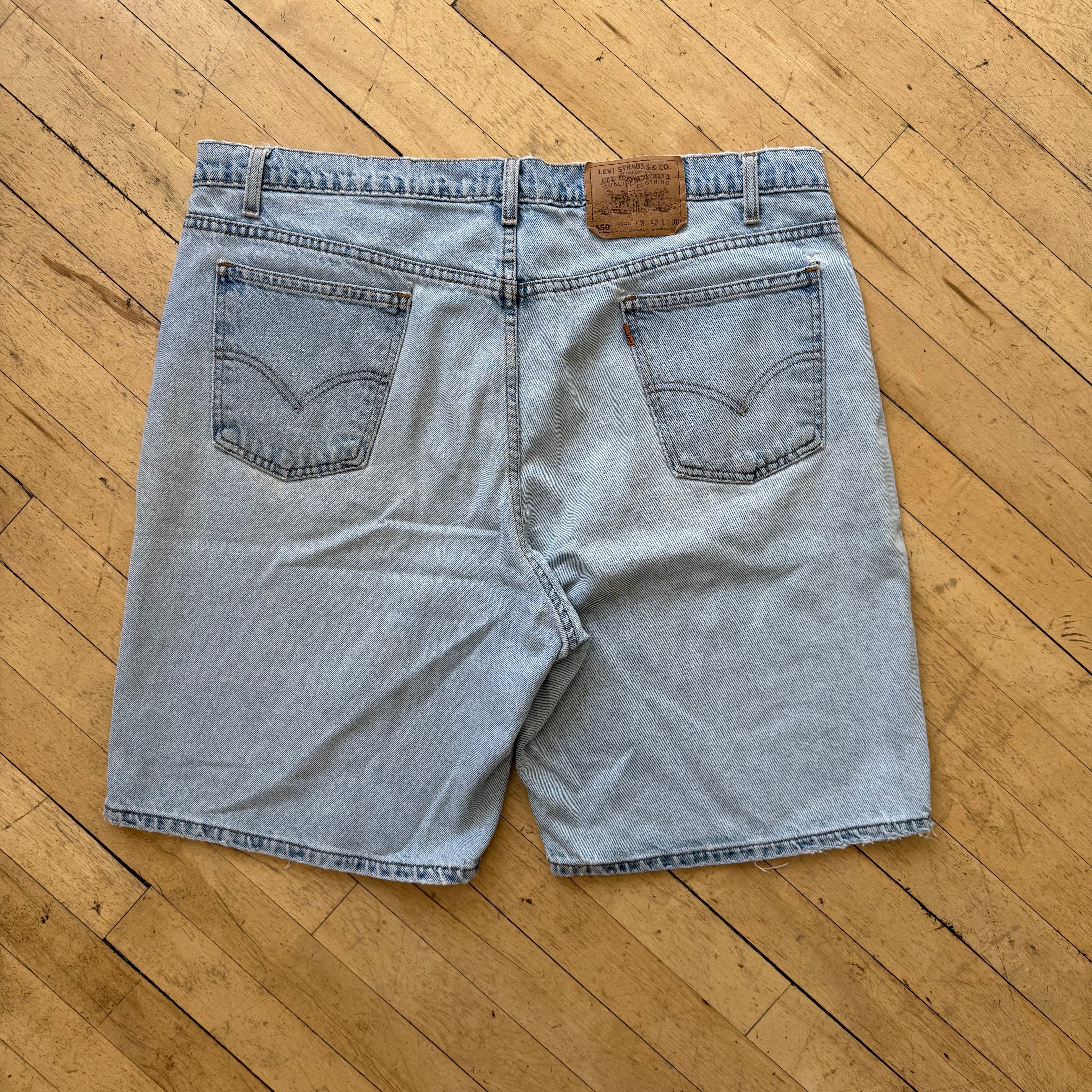 Vintage Levi’s 550 Light Wash Denim Jeans Sz 42
