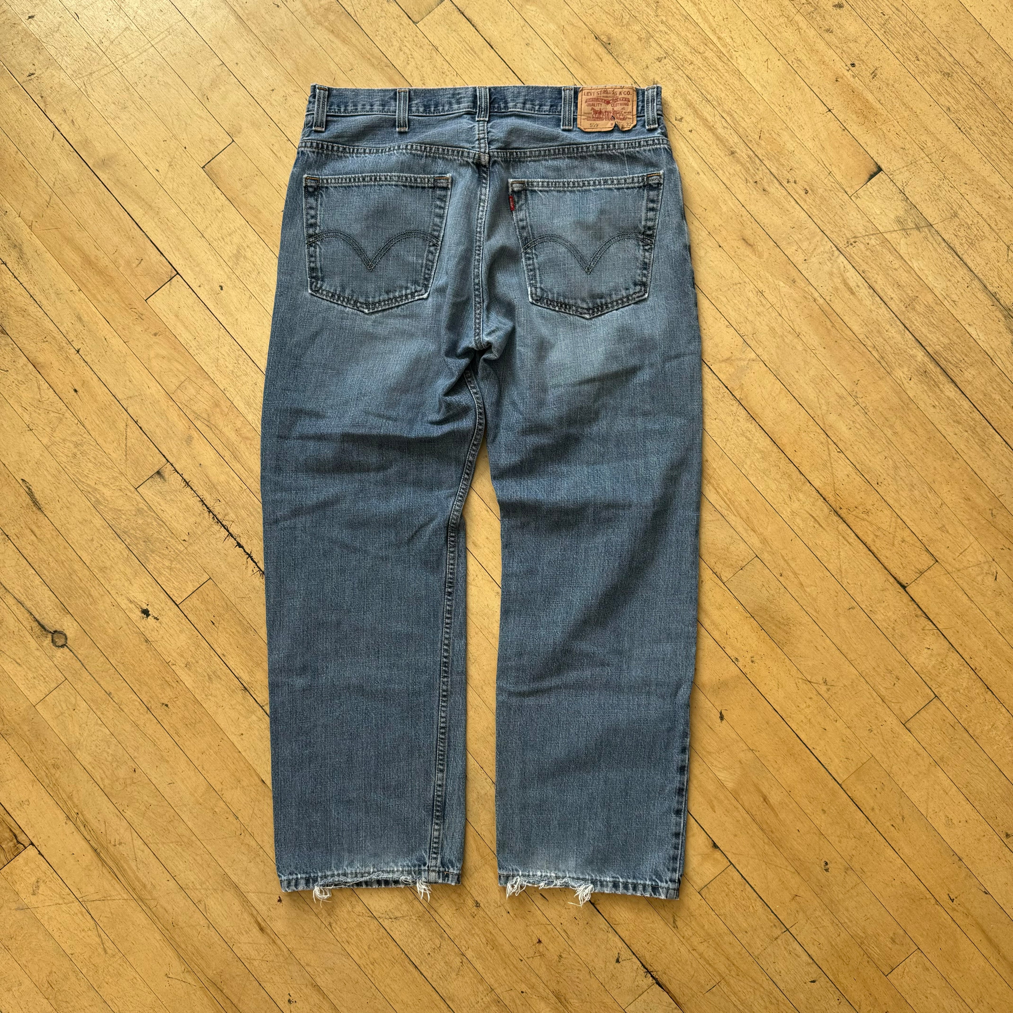 Y2K Levi 559 Thrashed Denim Jeans Sz 38x32