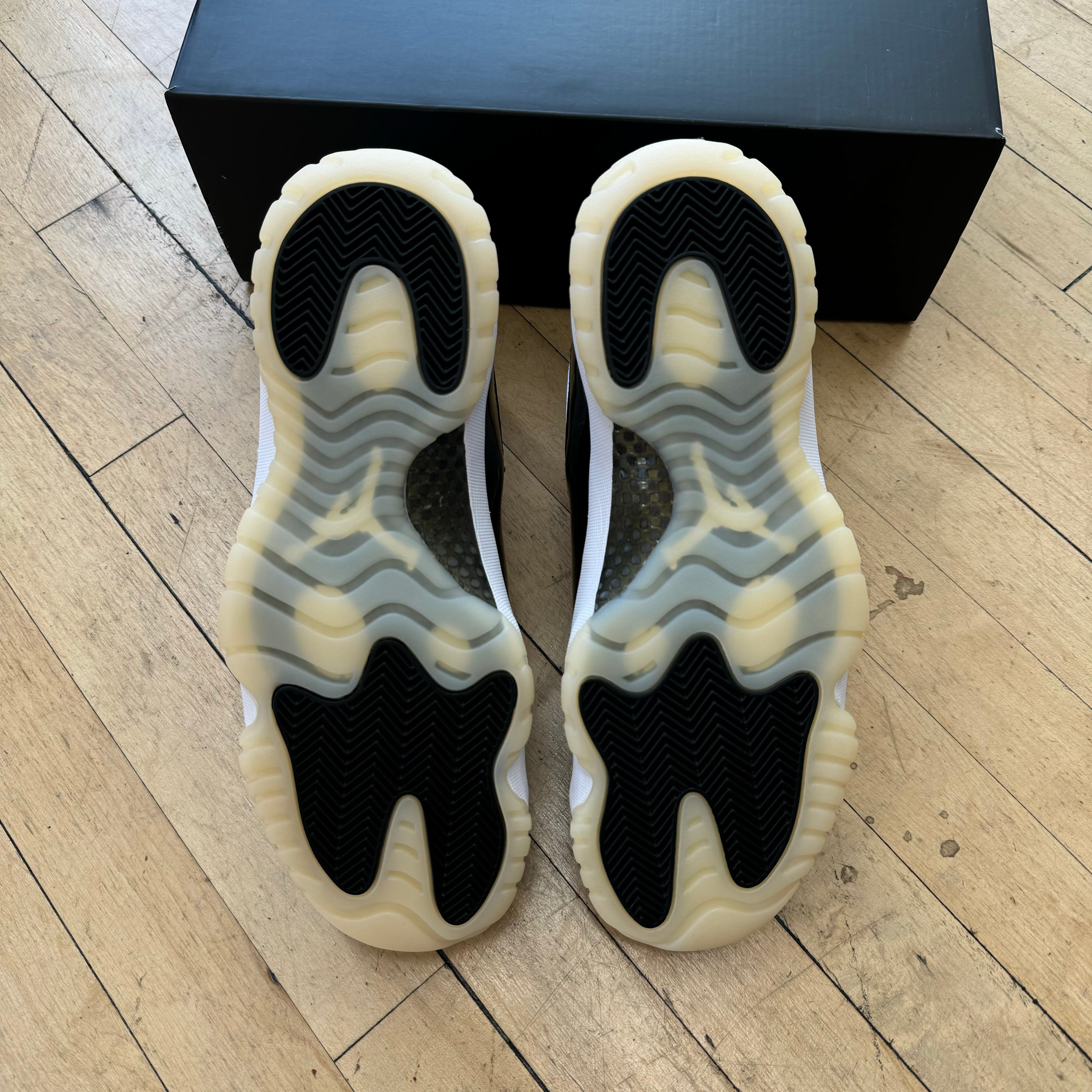 Jordan 11 Retro Gratitude Sz 11 (DS)
