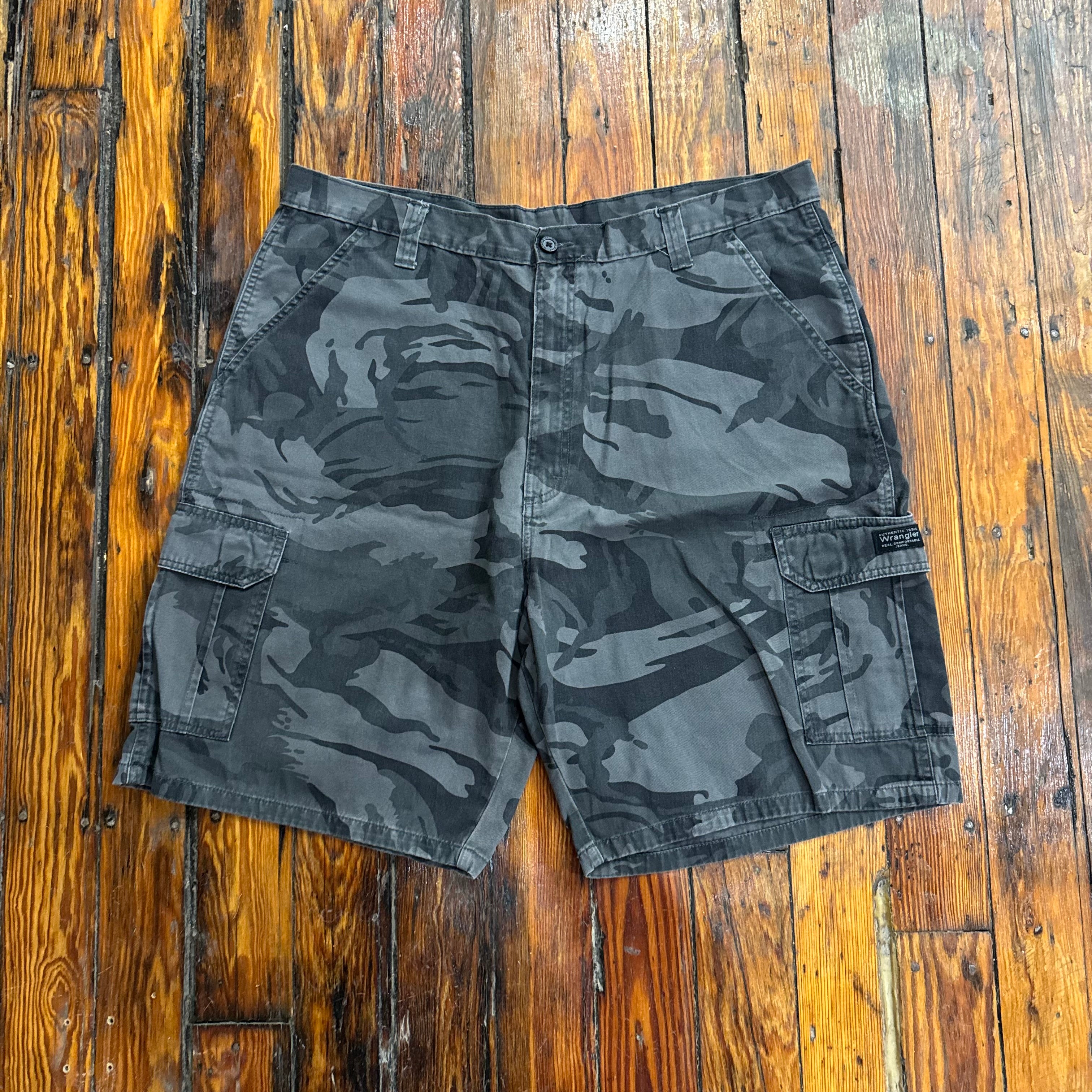 Y2K Black Camo Wrangler Shorts Sz 40