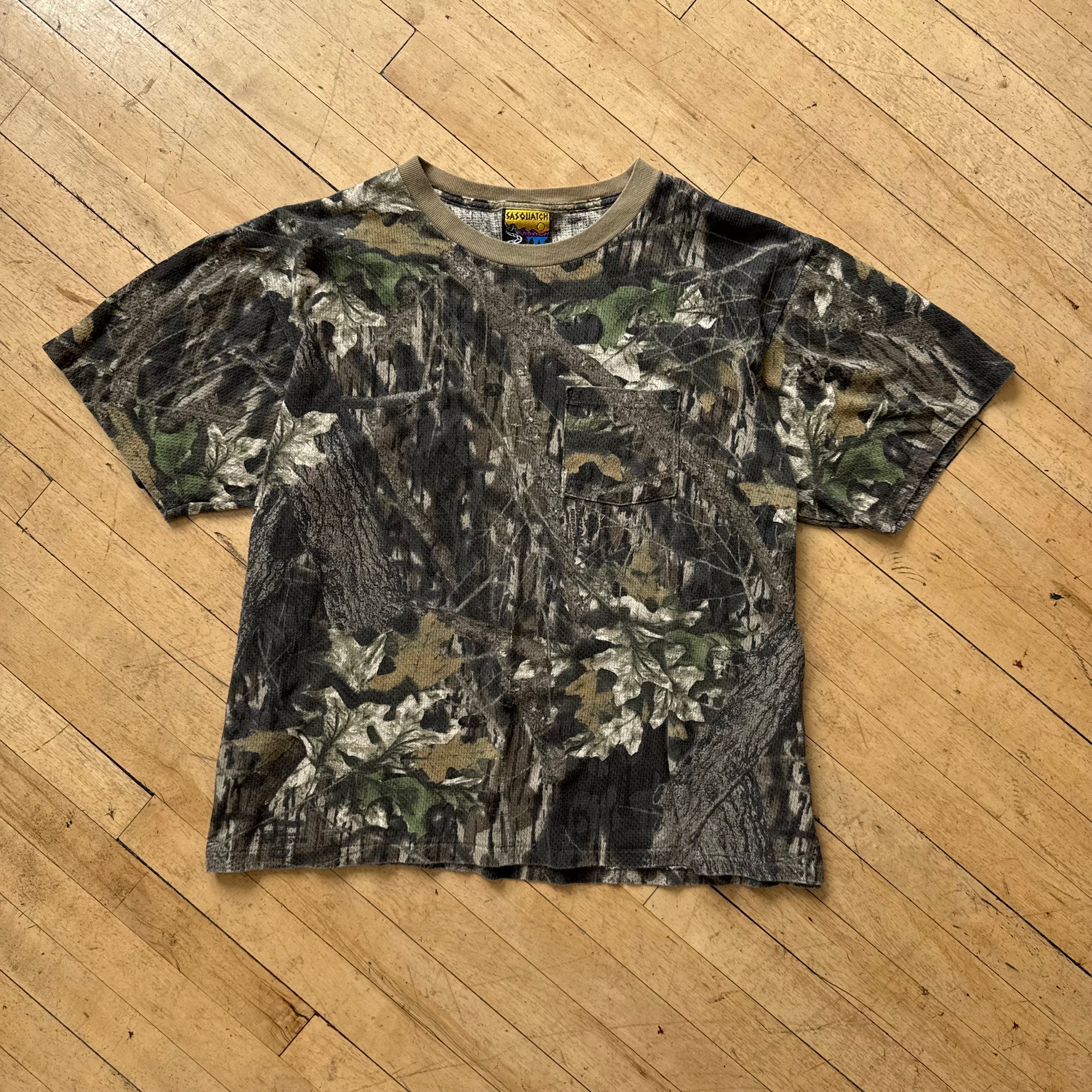 Vintage camo Sasquatch T-shirt Sz XL