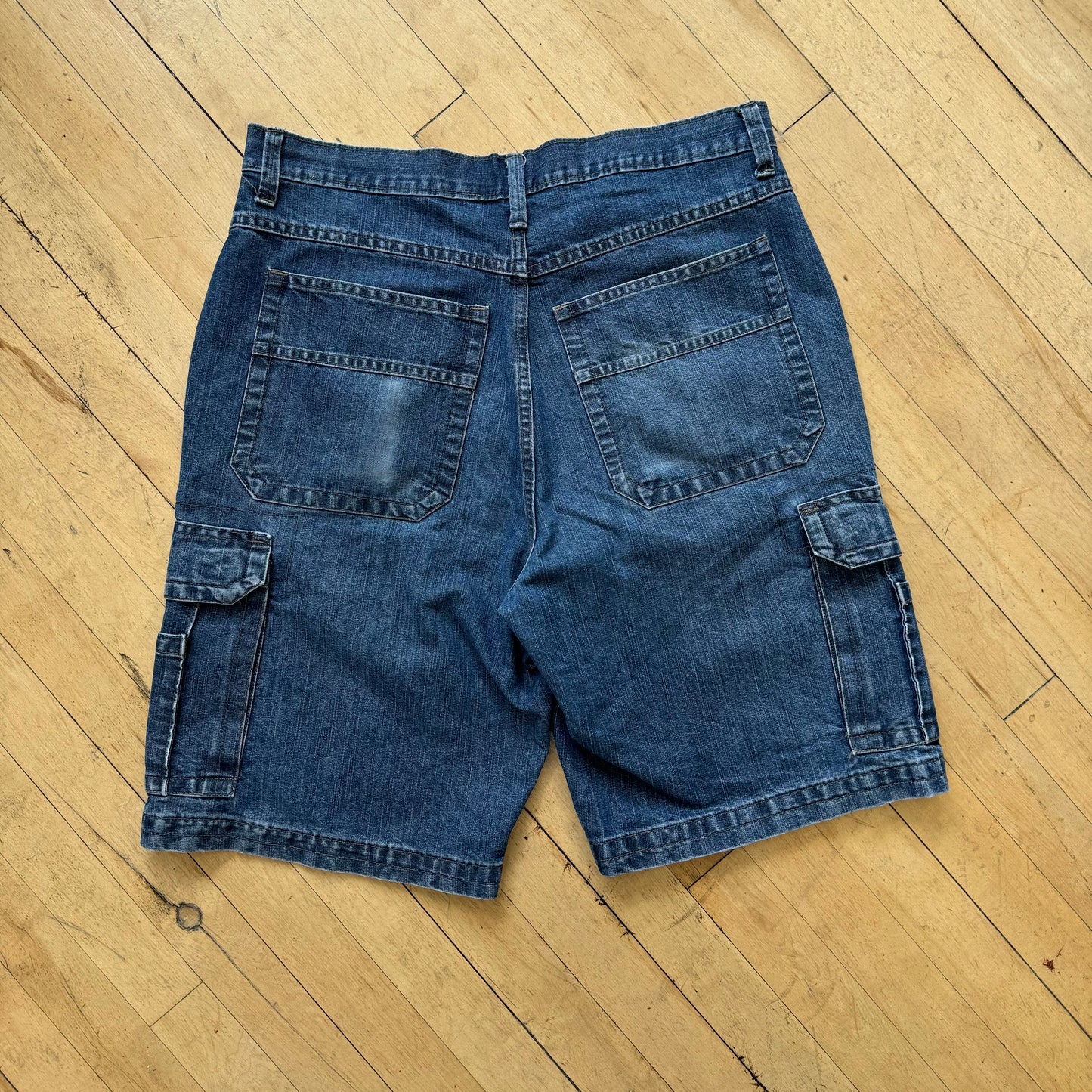 Vintage Dark Wash Wrangler Cargo Denim Jean shorts Sz 34