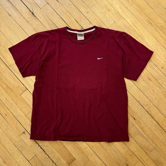 Vintage Maroon Simple Swoosh Nike T-shirt Sz L