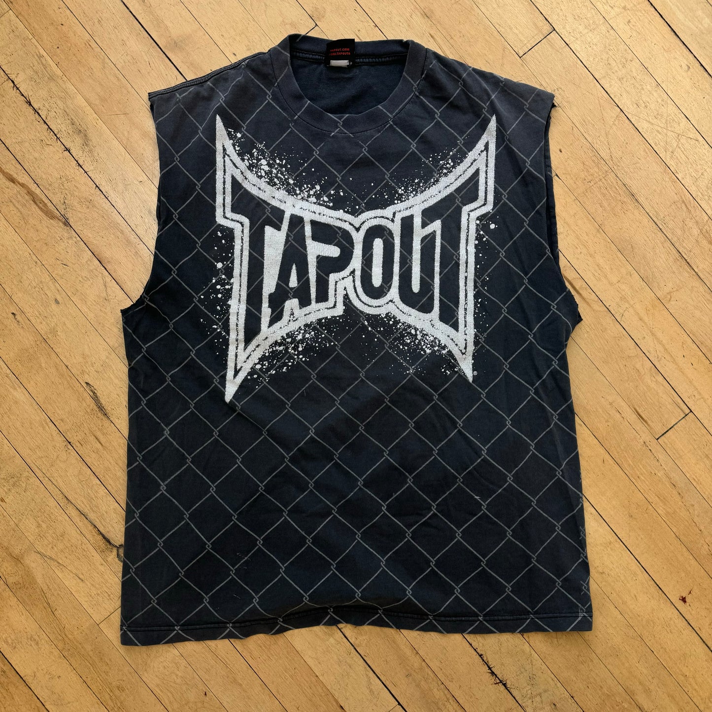 Vintage Chain-Link Tapout Cut-Off T-shirt Sz L