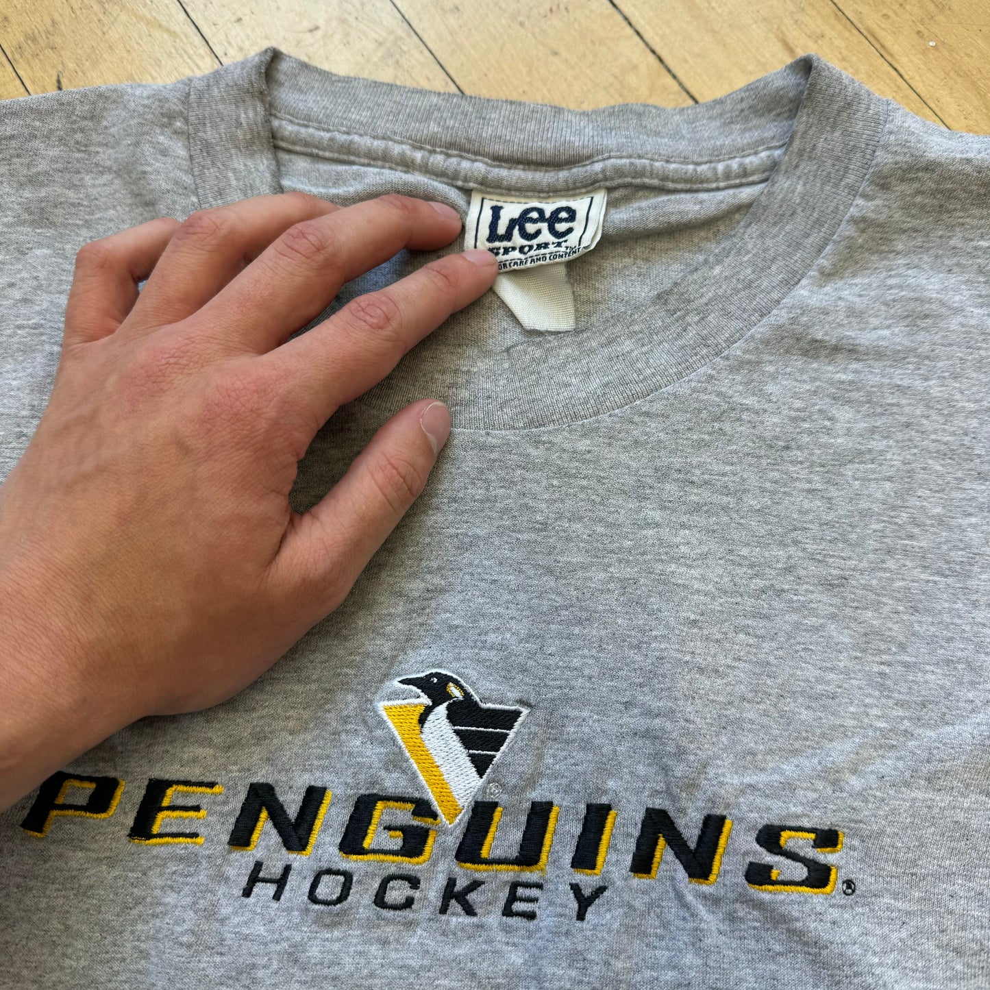 Vintage NHL Penguins SpellOut T-shirt Sz L