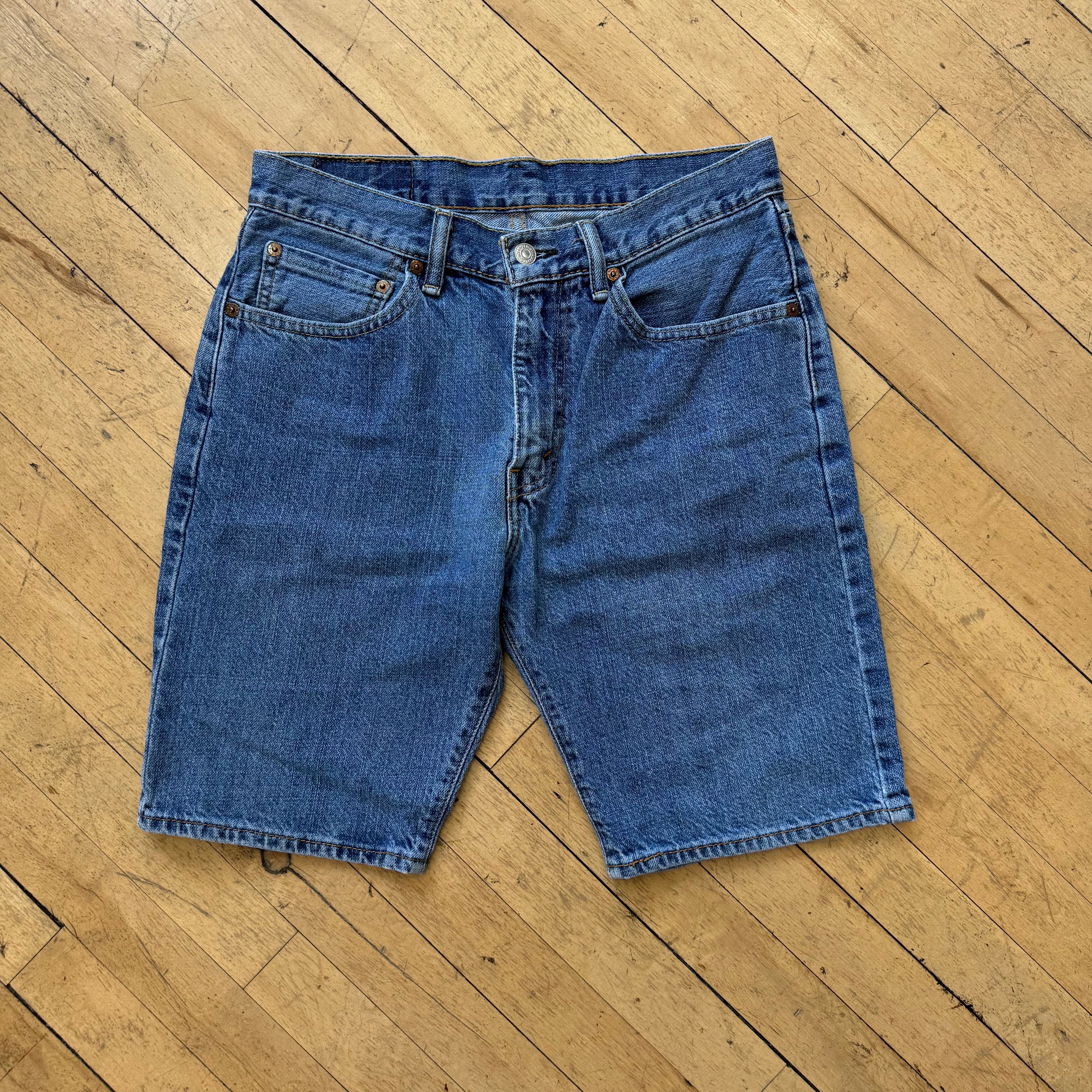 Vintage Levi 505 Denim Jean shorts Sz 31