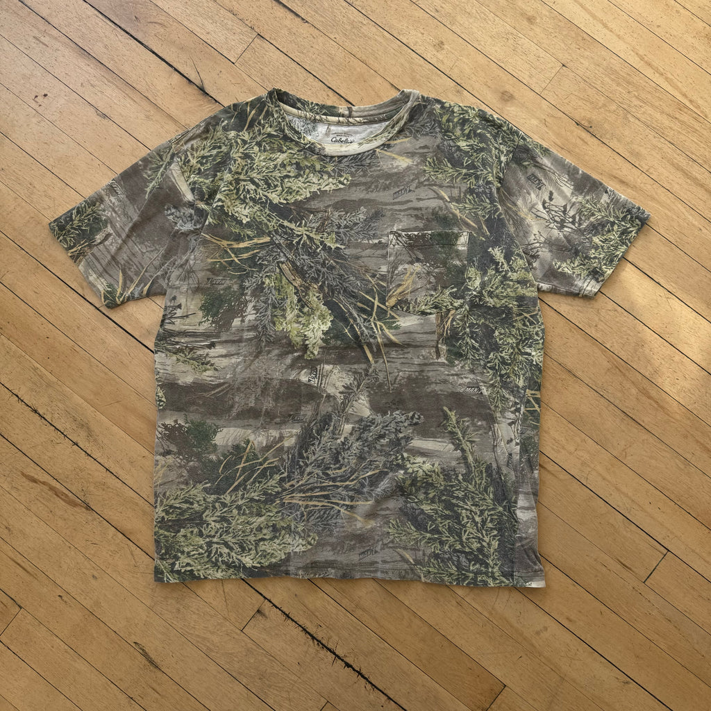 Vntg Cabelas Camo Pocket T-shirt Sz L