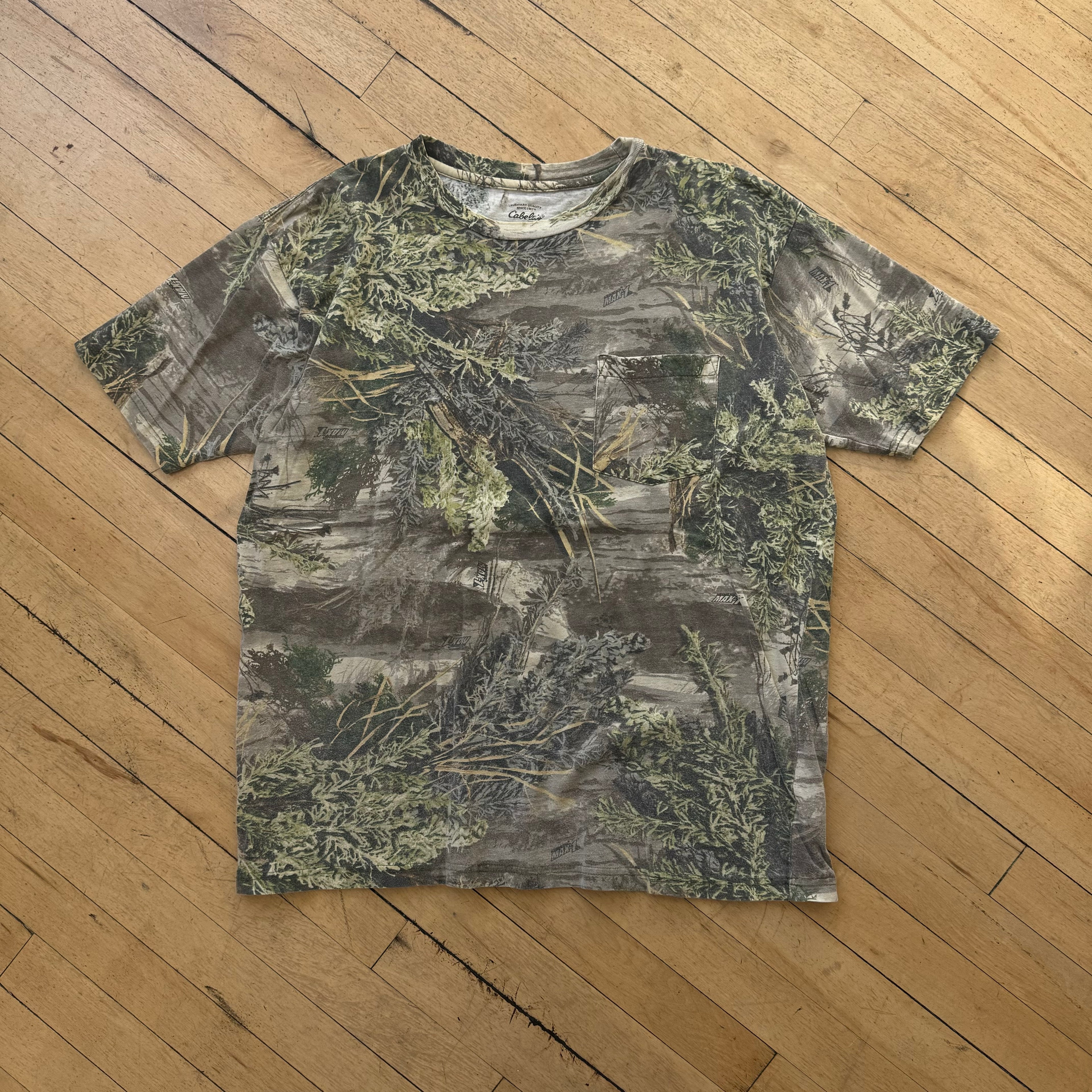 Vntg Cabelas Camo Pocket T-shirt Sz L