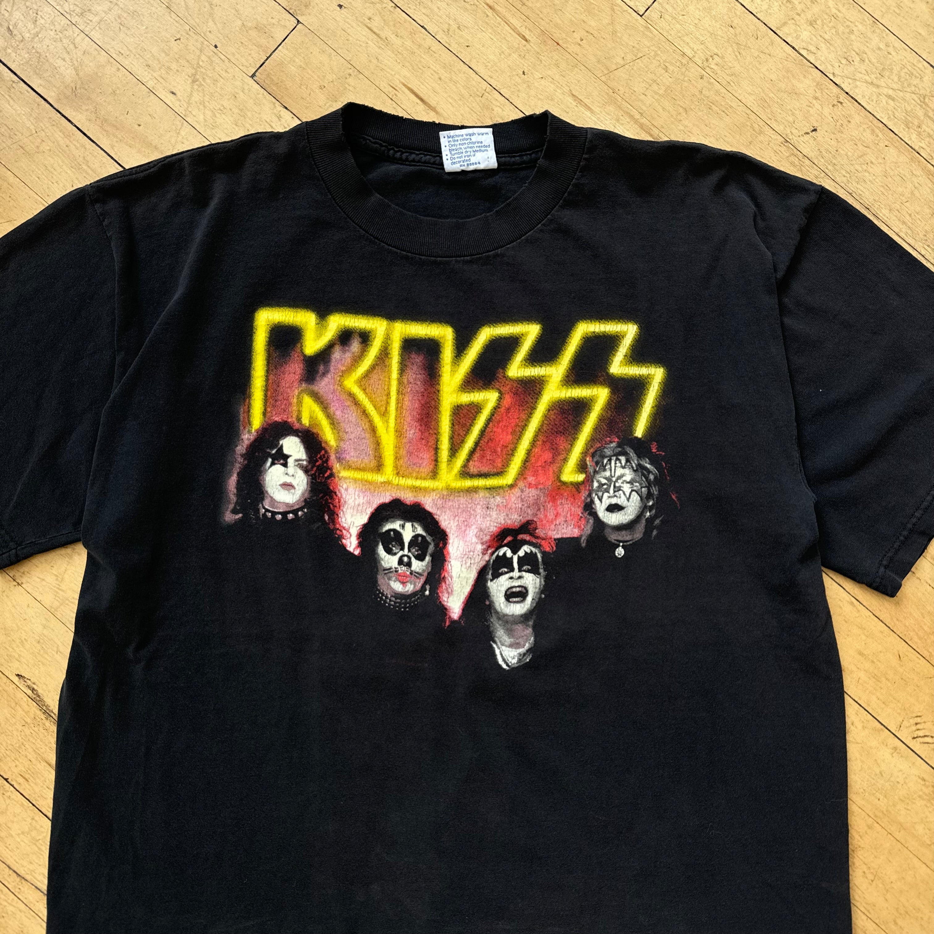 Vintage Kiss SpellOut T-shirt Sz XL