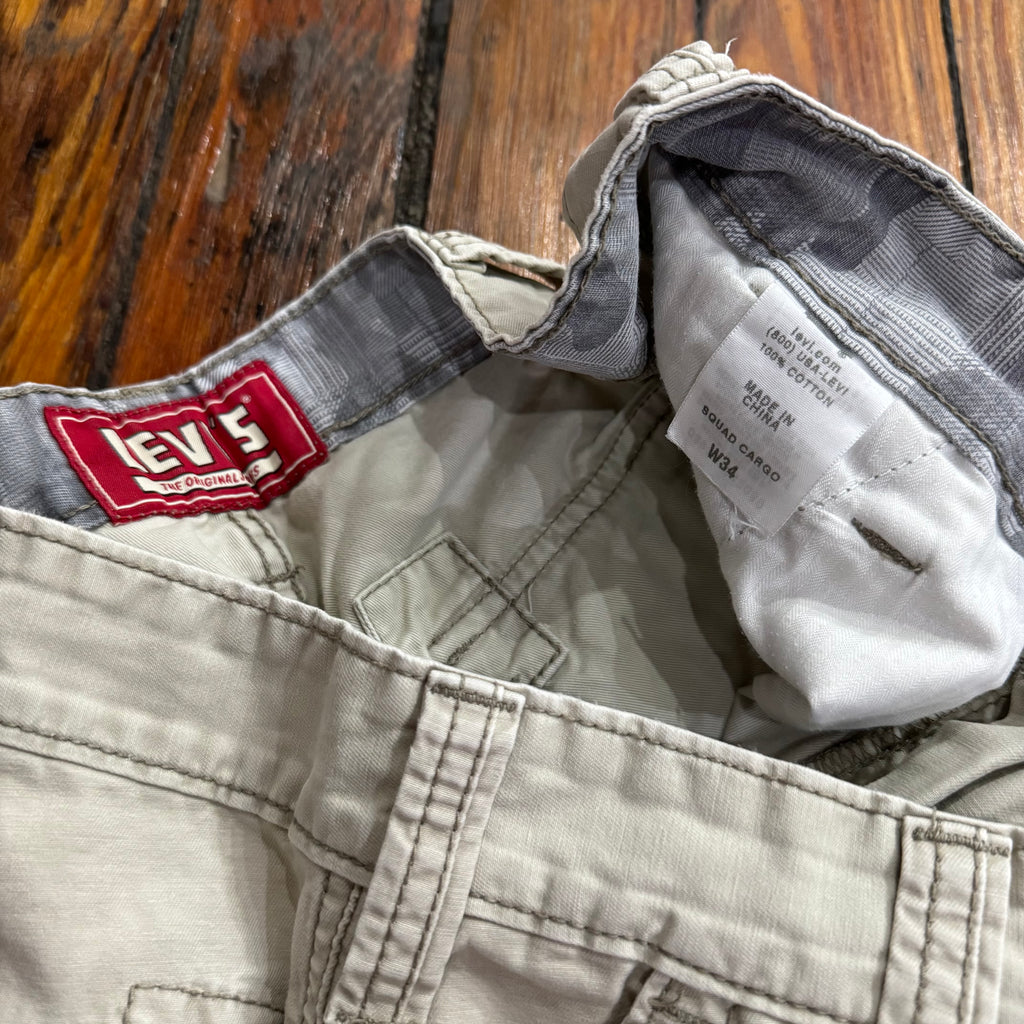 Y2K Levi’s Cargo Khaki Shorts Sz 34