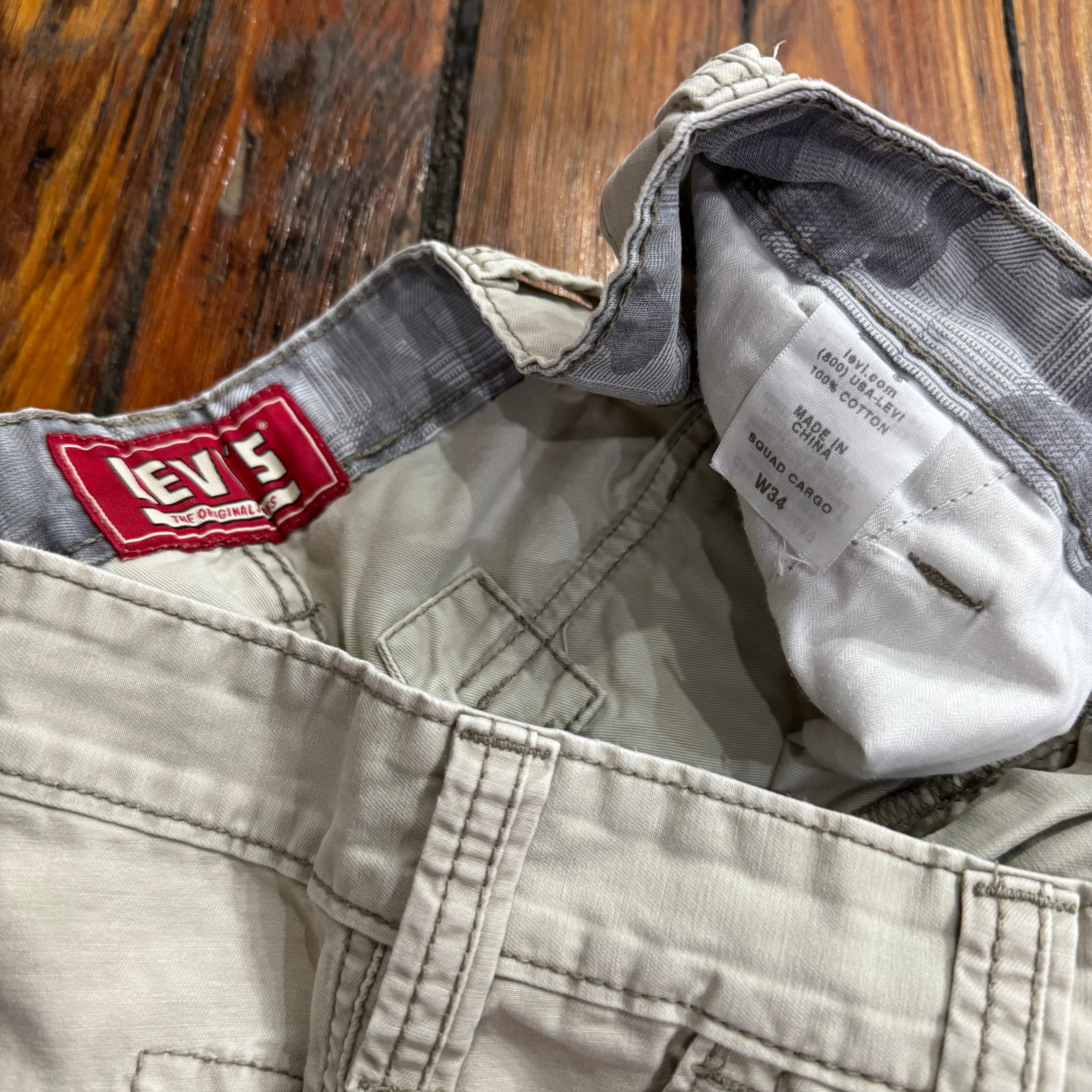 Y2K Levi’s Cargo Khaki Shorts Sz 34