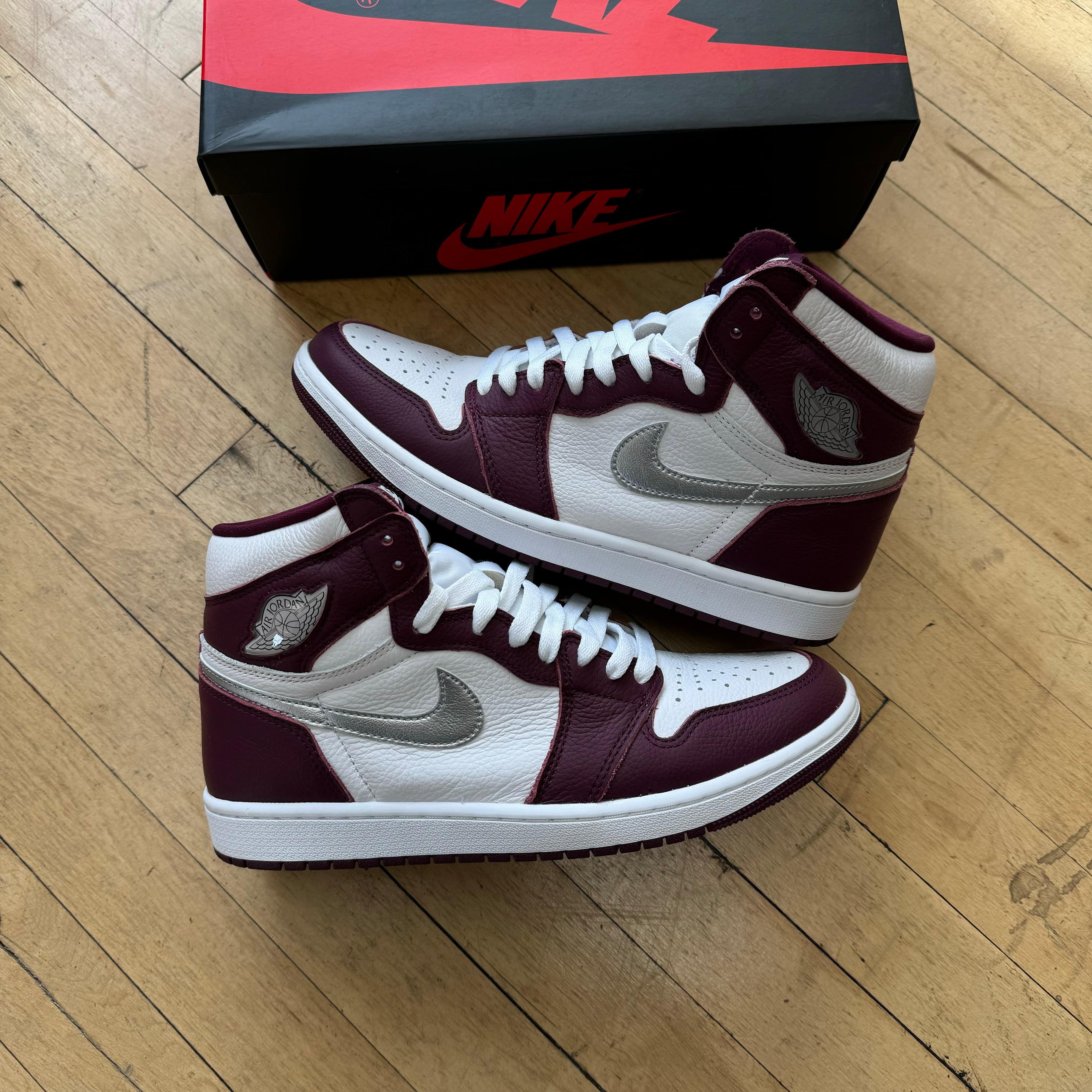 Jordan 1 Retro Bordeaux Sz 9.5 (Used)