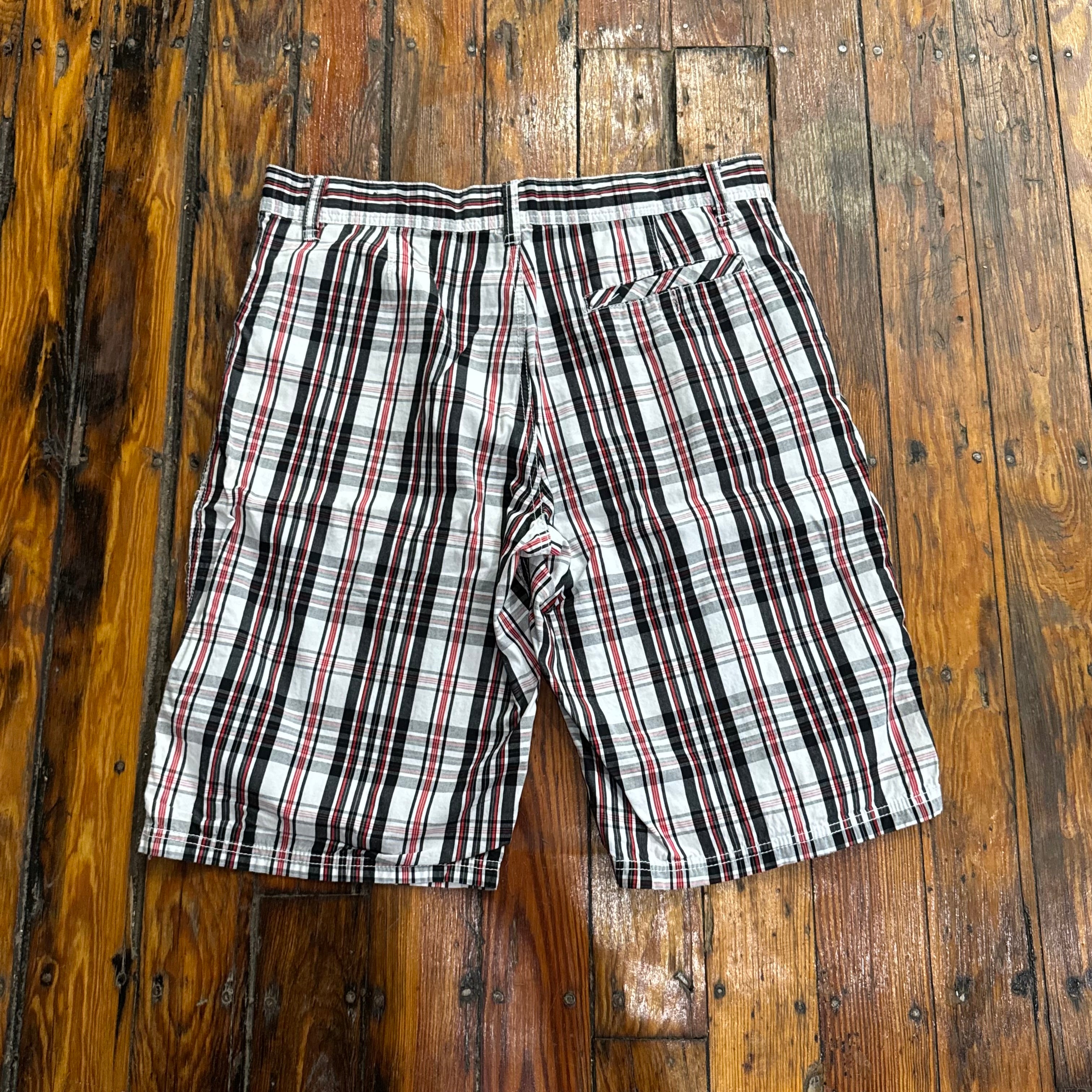 Y2K Plaid SouthPole Khaki Shorts Sz 32