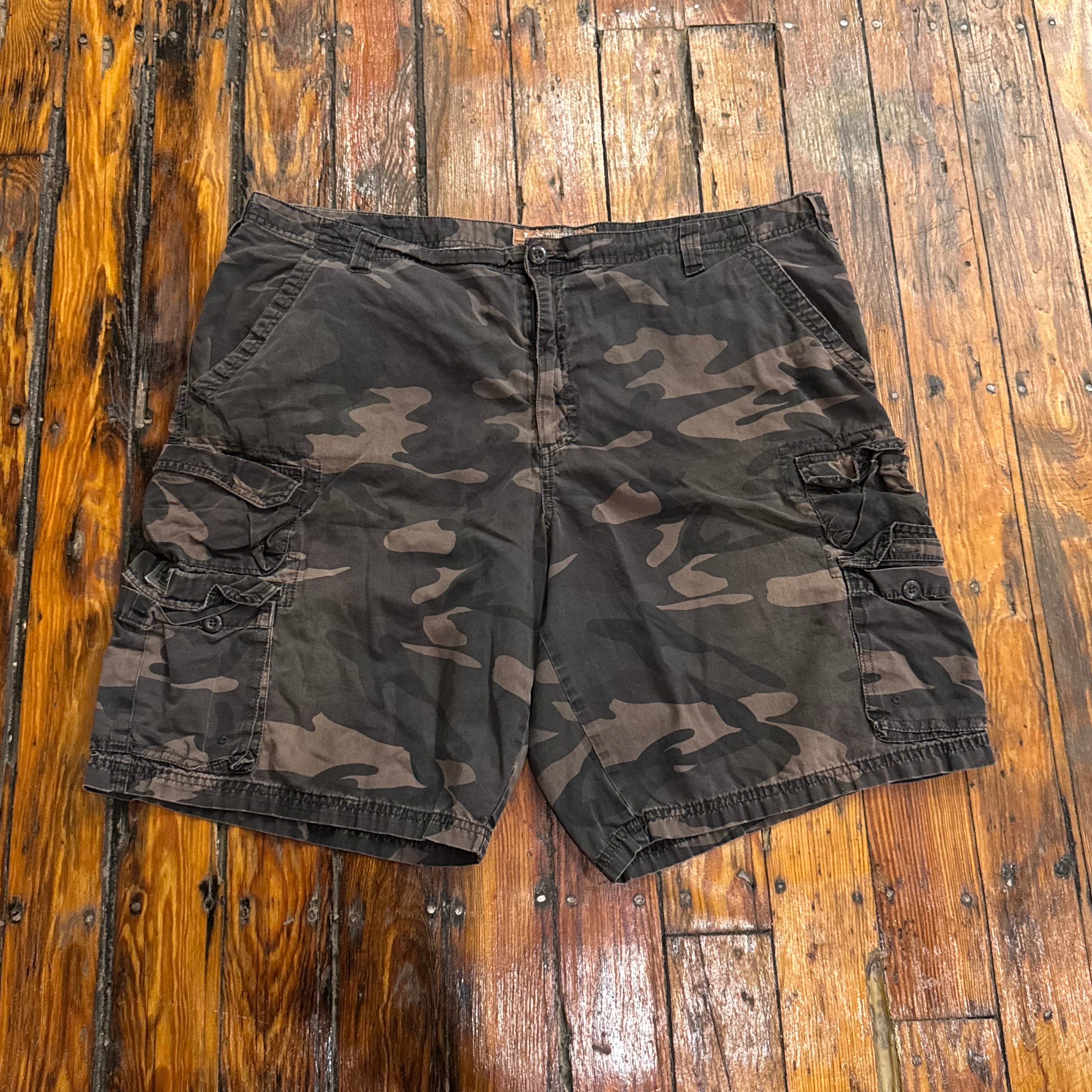 Vintage Lee Dungaree’s Camo Shorts Sz 42