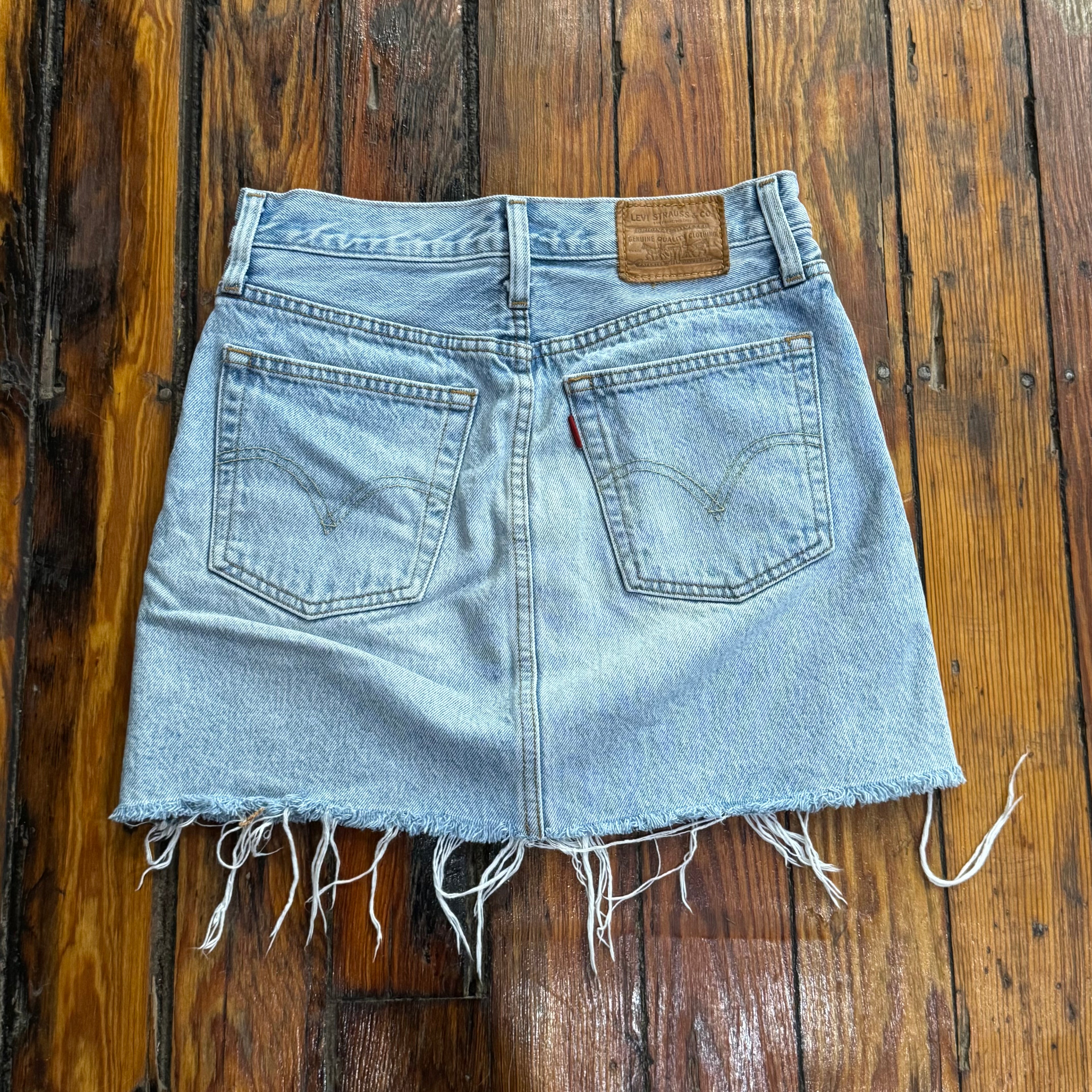 Y2K Levi’s Denim Skirt Sz 24
