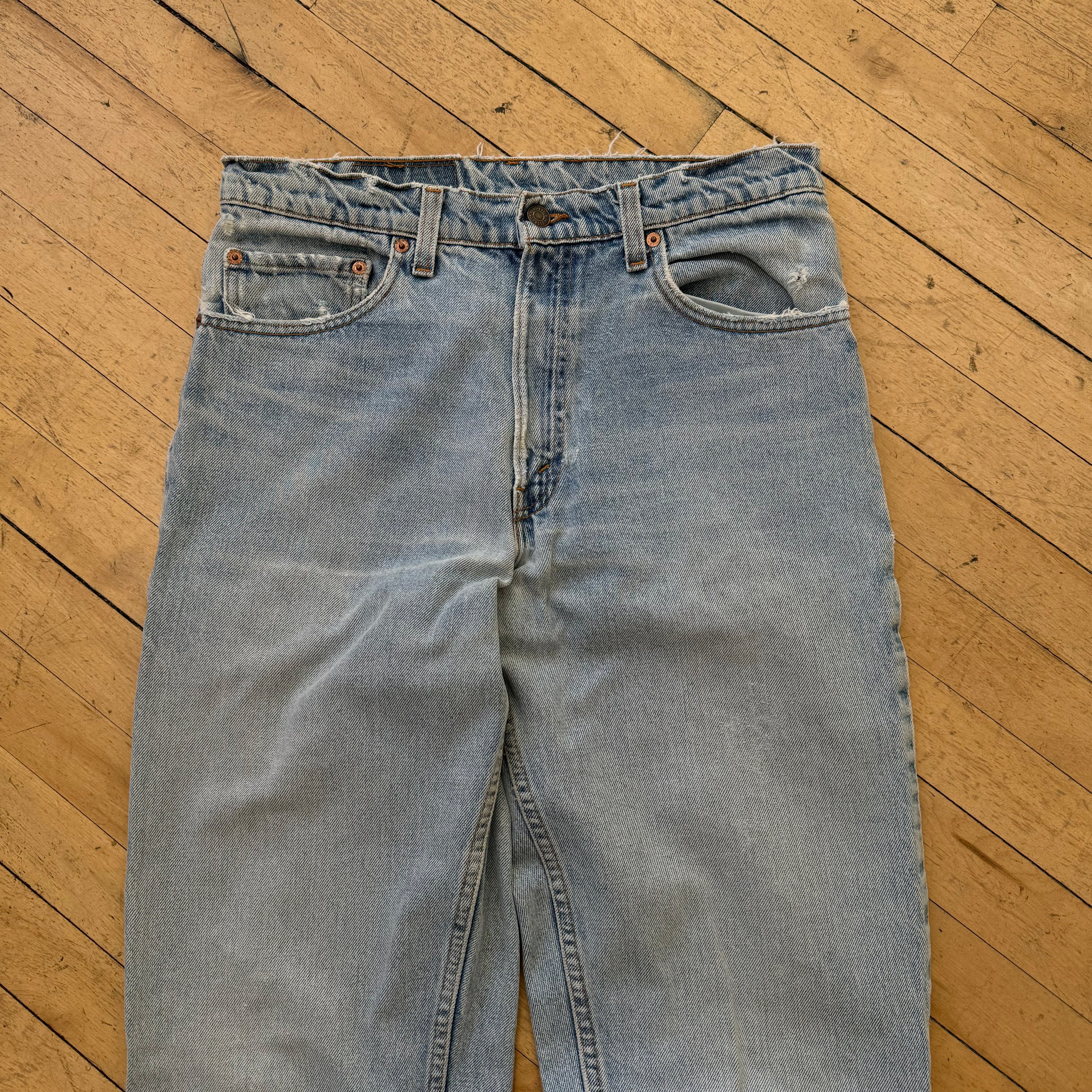 Vintage Levi 550 Light wash denim Jeans Sz 33x36