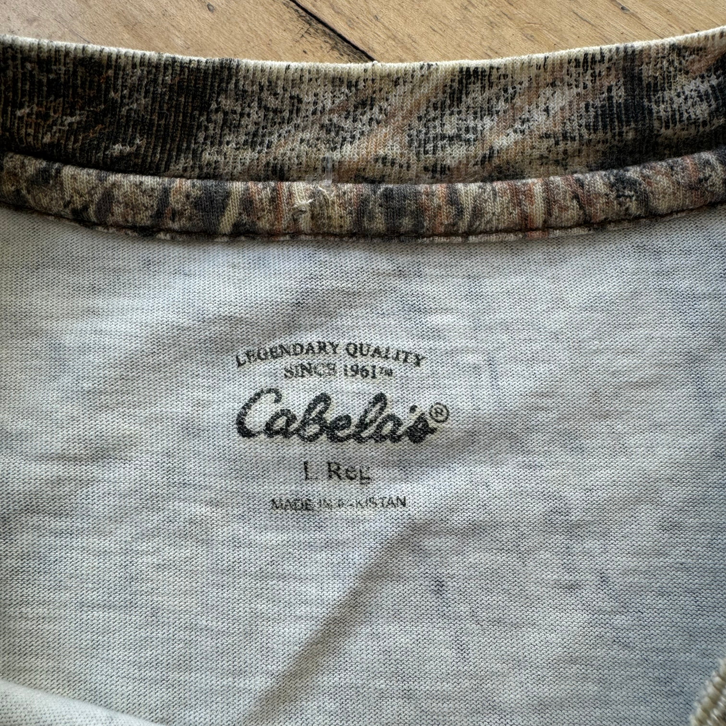 Vntg Light Camo Cabelas T-shirt Sz L