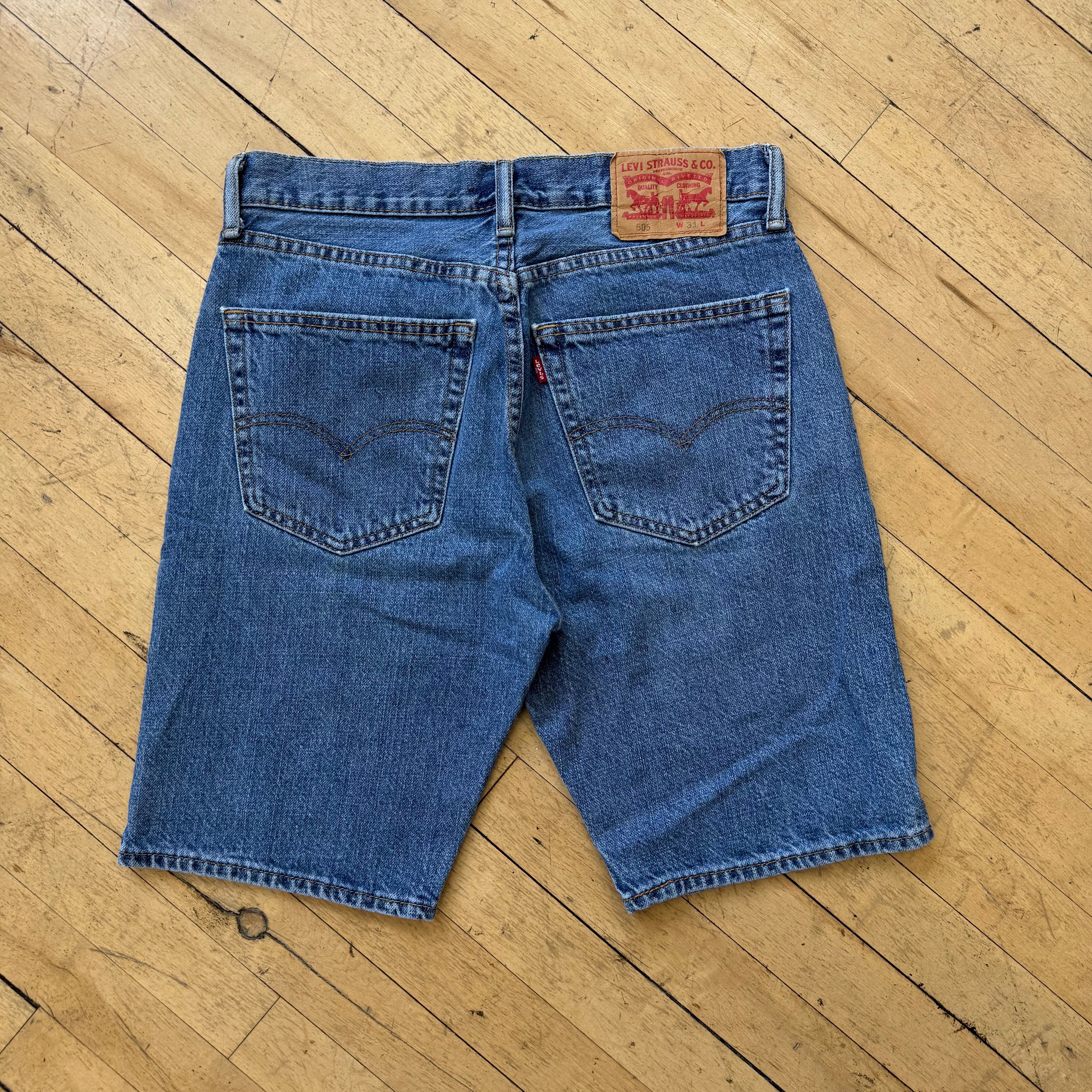 Vintage Levi 505 Denim Jean shorts Sz 31