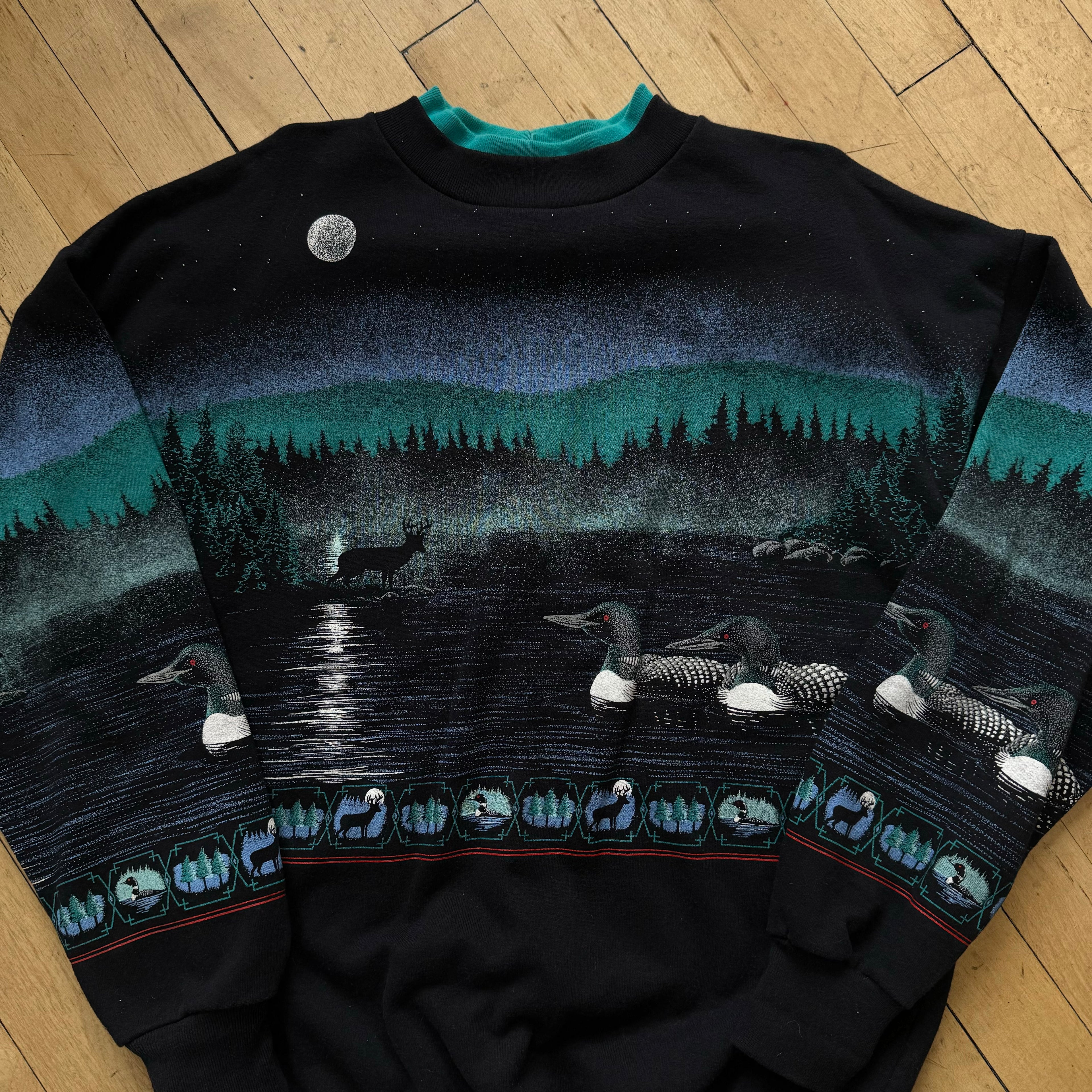 Vintage Wrap around Nature Graphic T-shirt Sz M